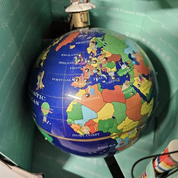 Working Vintage Mr Christmas Seasons Greetings Around The World Globe - Picture 7 of 14